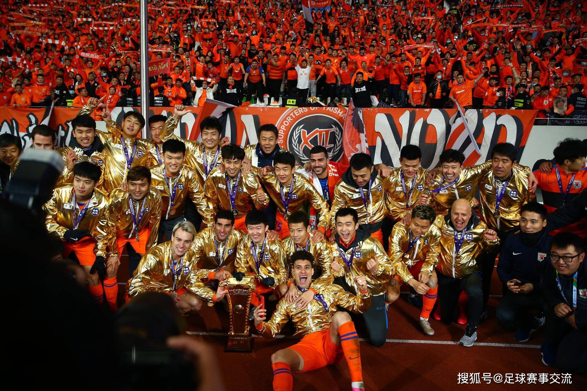 球队在最新比赛中击败强劲对手