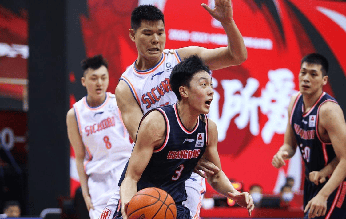 包含四川男篮聘请新外援，全队备战态度积极的词条