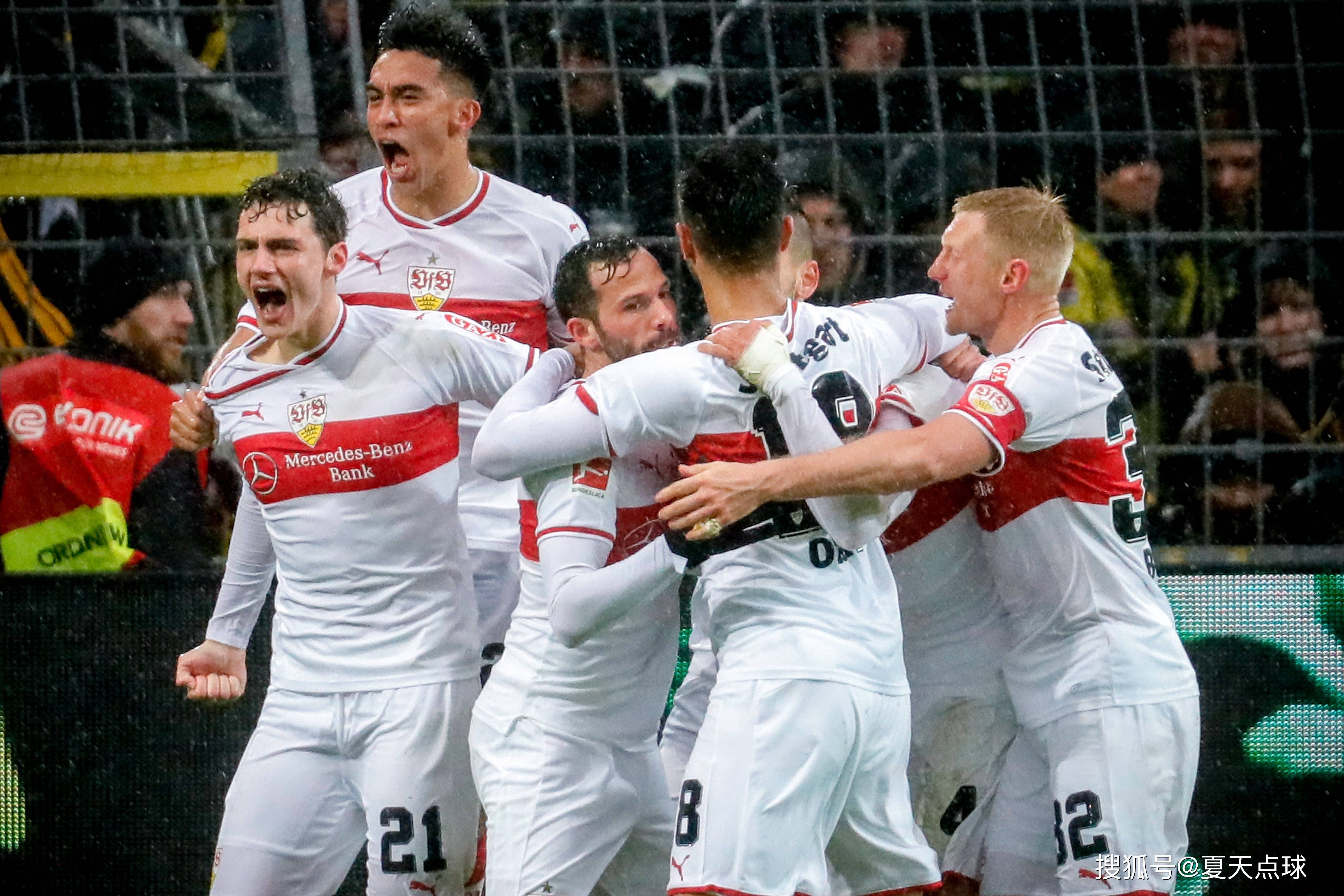 关于拜仁慕尼黑后防稳固，客场继续不败的信息