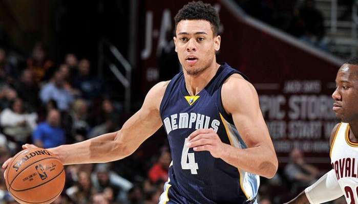 包含灰熊队老将在场上展现智慧以胜利收官的词条