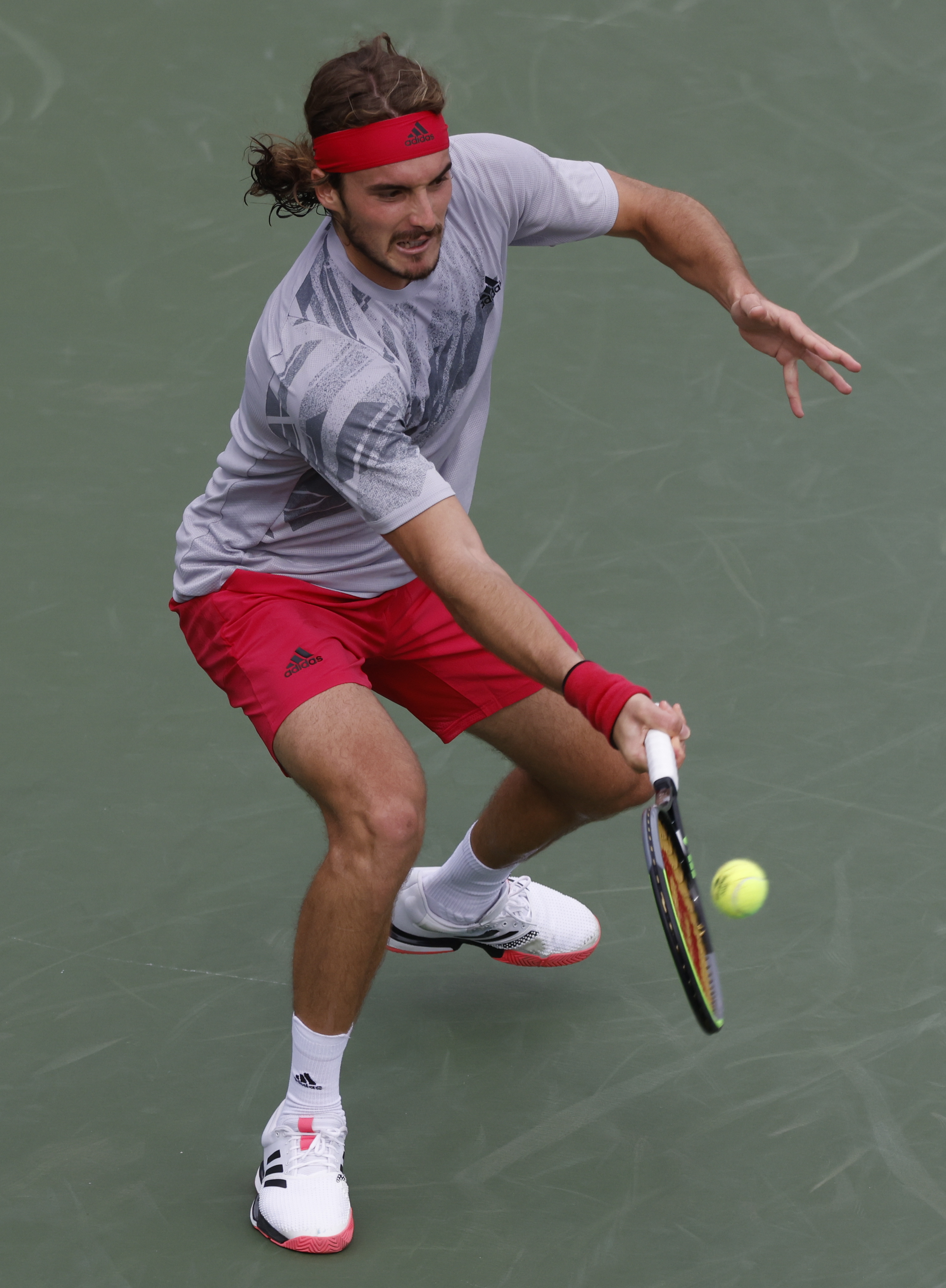 关于美国网球队险胜澳大利亚网球队，西西帕斯绝境逆转的信息