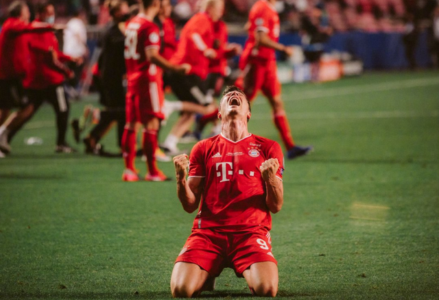 关于利物浦绝地反击波兰，莱万送出助攻的信息