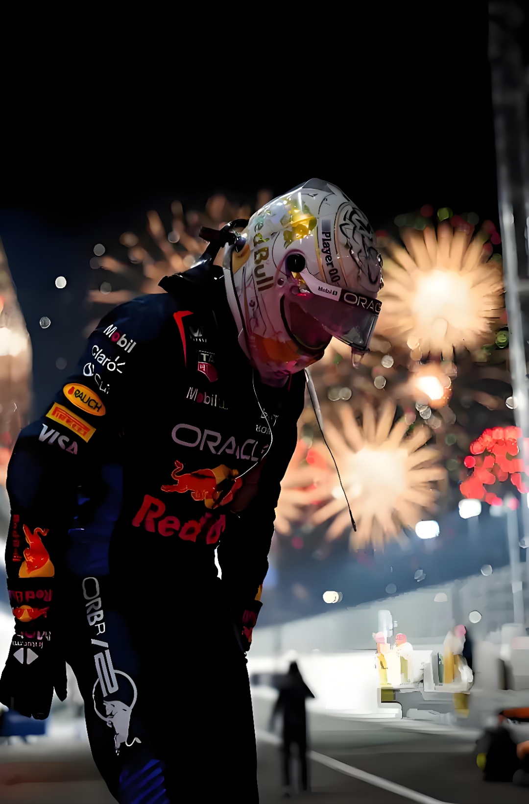 包含红牛车队完胜红牛二队，维斯塔潘刷新纪录的词条