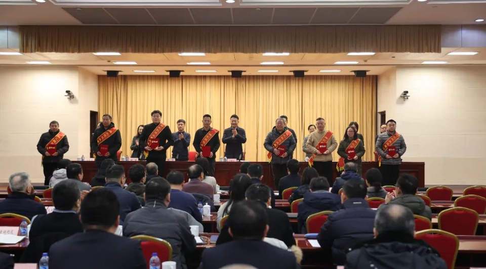 集体荣誉淡胜个人英雄，全队向前的简单介绍