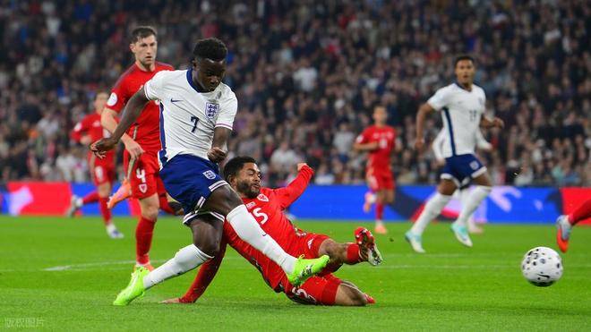 包含英格兰队防守稳固，战胜难缠对手的词条