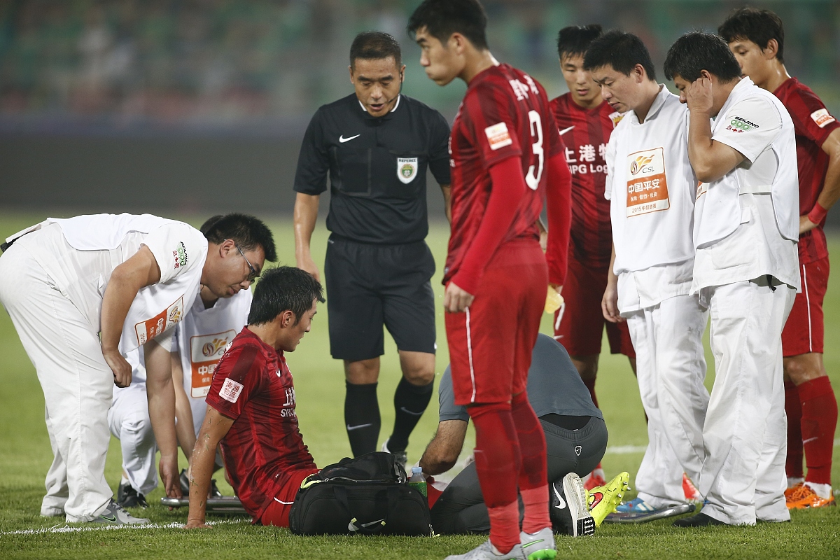 关于劲爆的比赛场面,球员们奋力拼搏不服输的信息 关于劲爆的比赛场面,球员们奋力拼搏不服输的信息