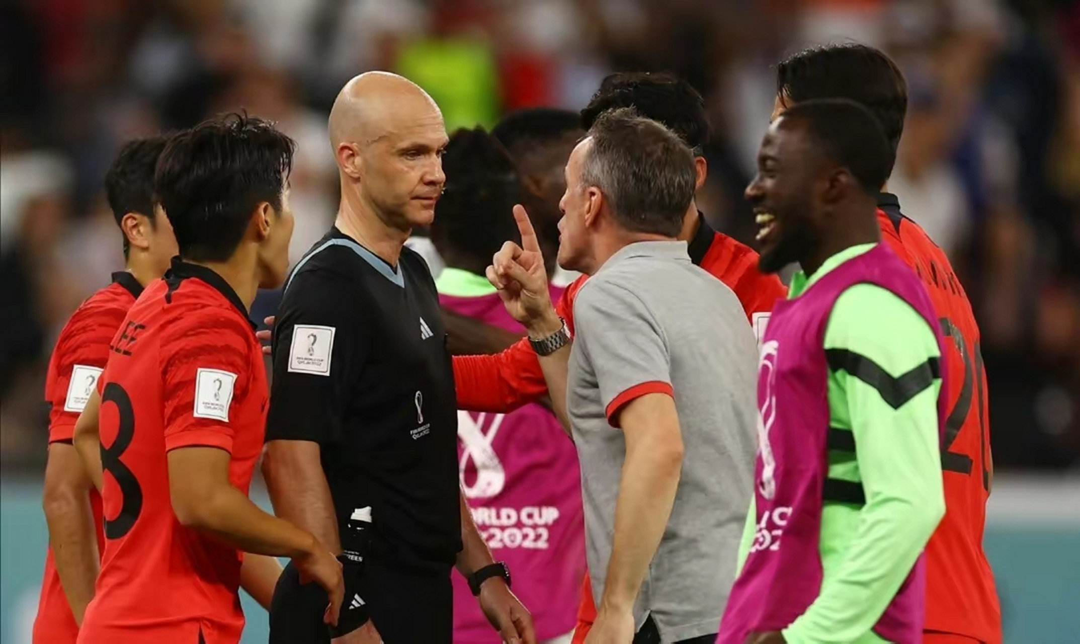 后卫红牌停赛,主教练赛前找寻替代办法 后卫红牌停赛,主教练赛前找寻替代办法