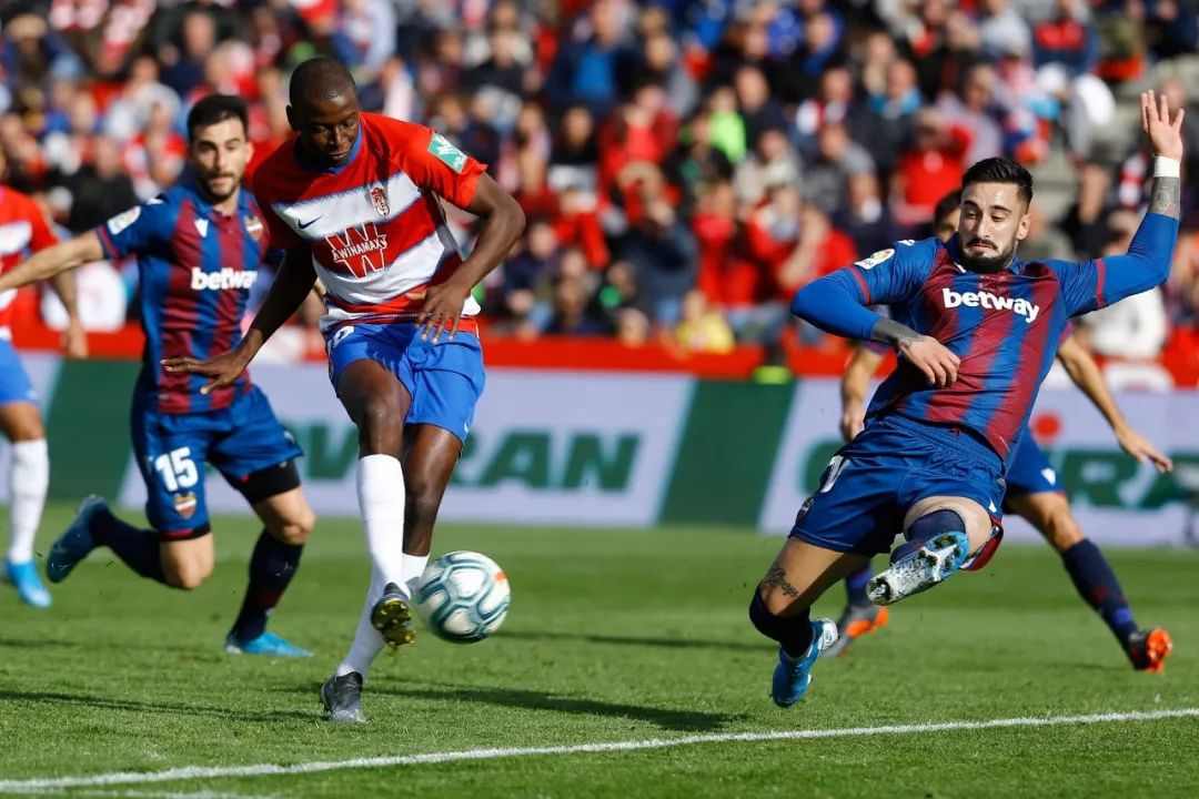 包含莱万特客场无缘胜利,遗憾告负的词条 包含莱万特客场无缘胜利,遗憾告负的词条