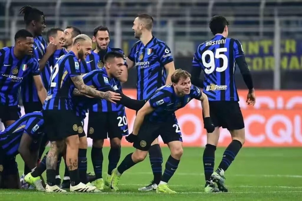 包含那不勒斯客场击败佛罗伦萨，保持不败的词条