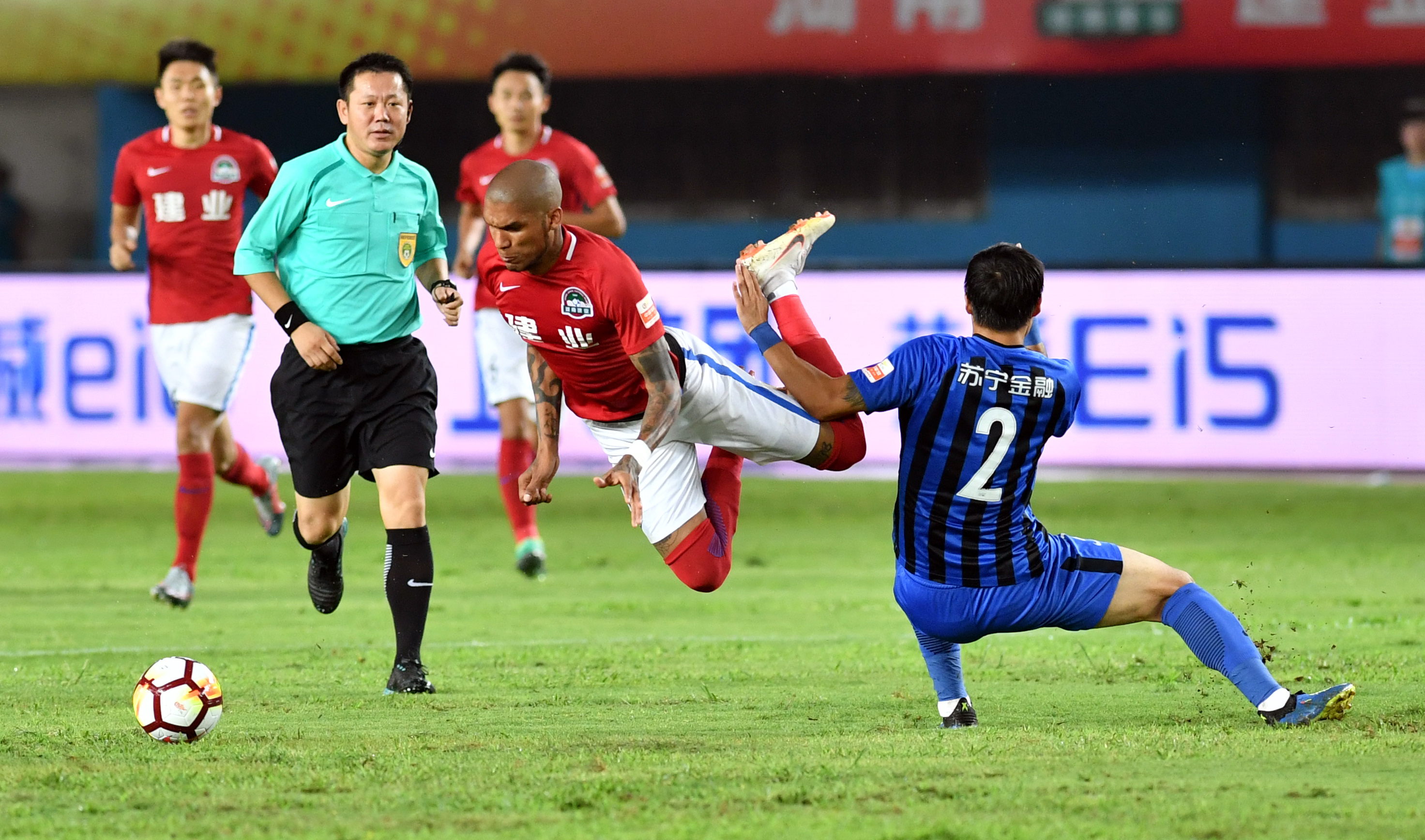 江苏苏宁主场战平河南建业，保持稳定表现的简单介绍