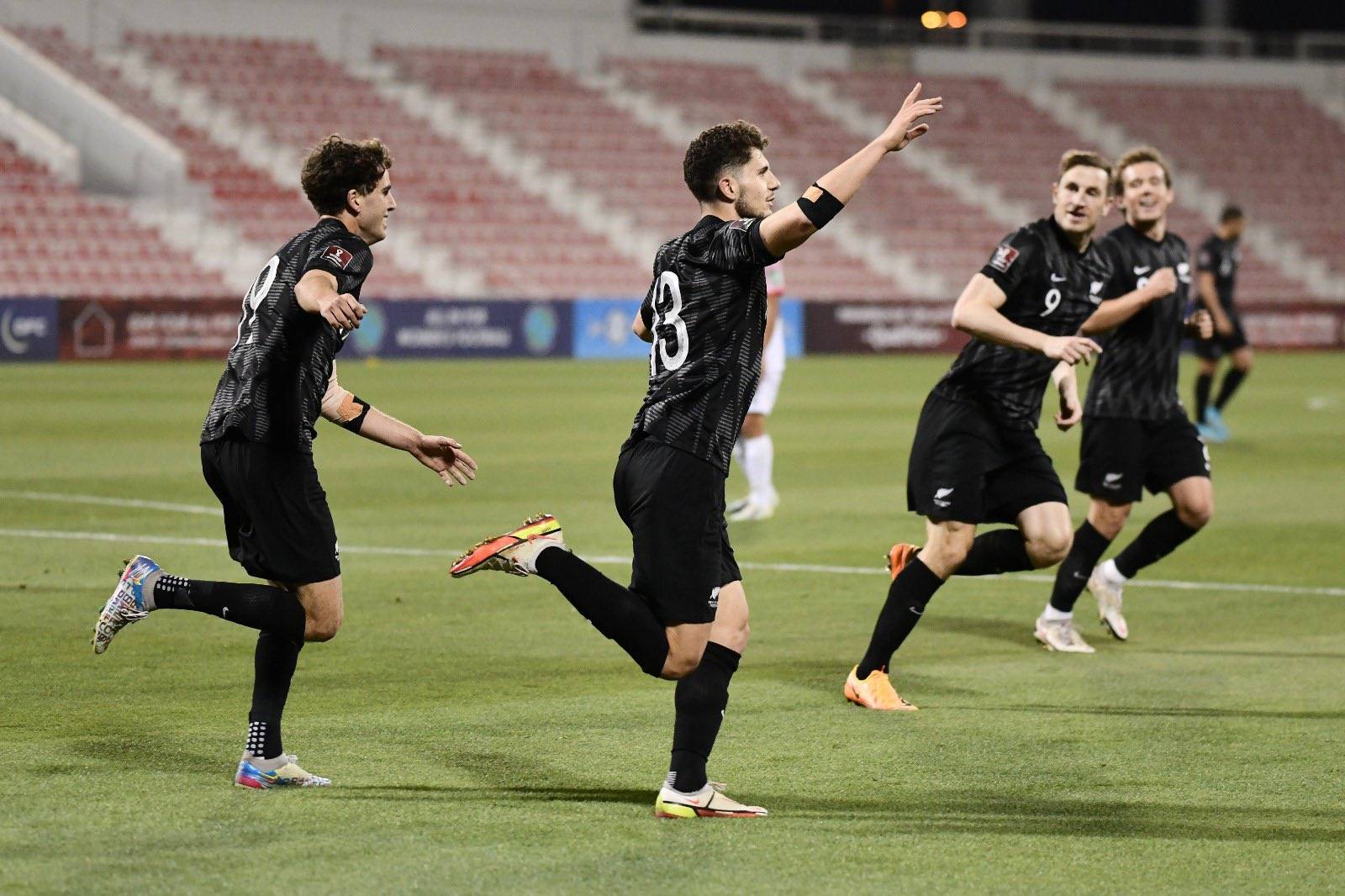 大洋洲对抗东岸，争夺篮球王座的胜负即将揭晓的简单介绍