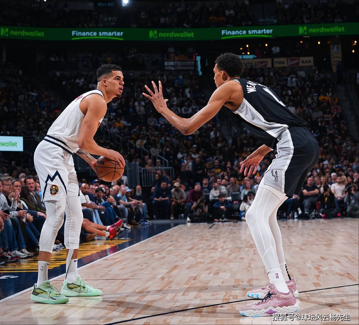 马刺险胜广东队，约基奇带队取胜