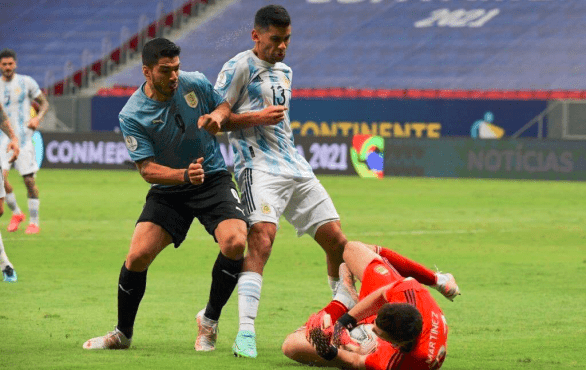 包含里昂碾压智利，苏亚雷斯状态火热的词条