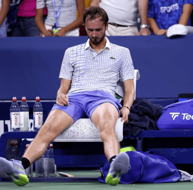 戴维斯杯翻盘年终总决赛,梅德韦杰夫刷新纪录的简单介绍 戴维斯杯翻盘年终总决赛,梅德韦杰夫刷新纪录的简单介绍