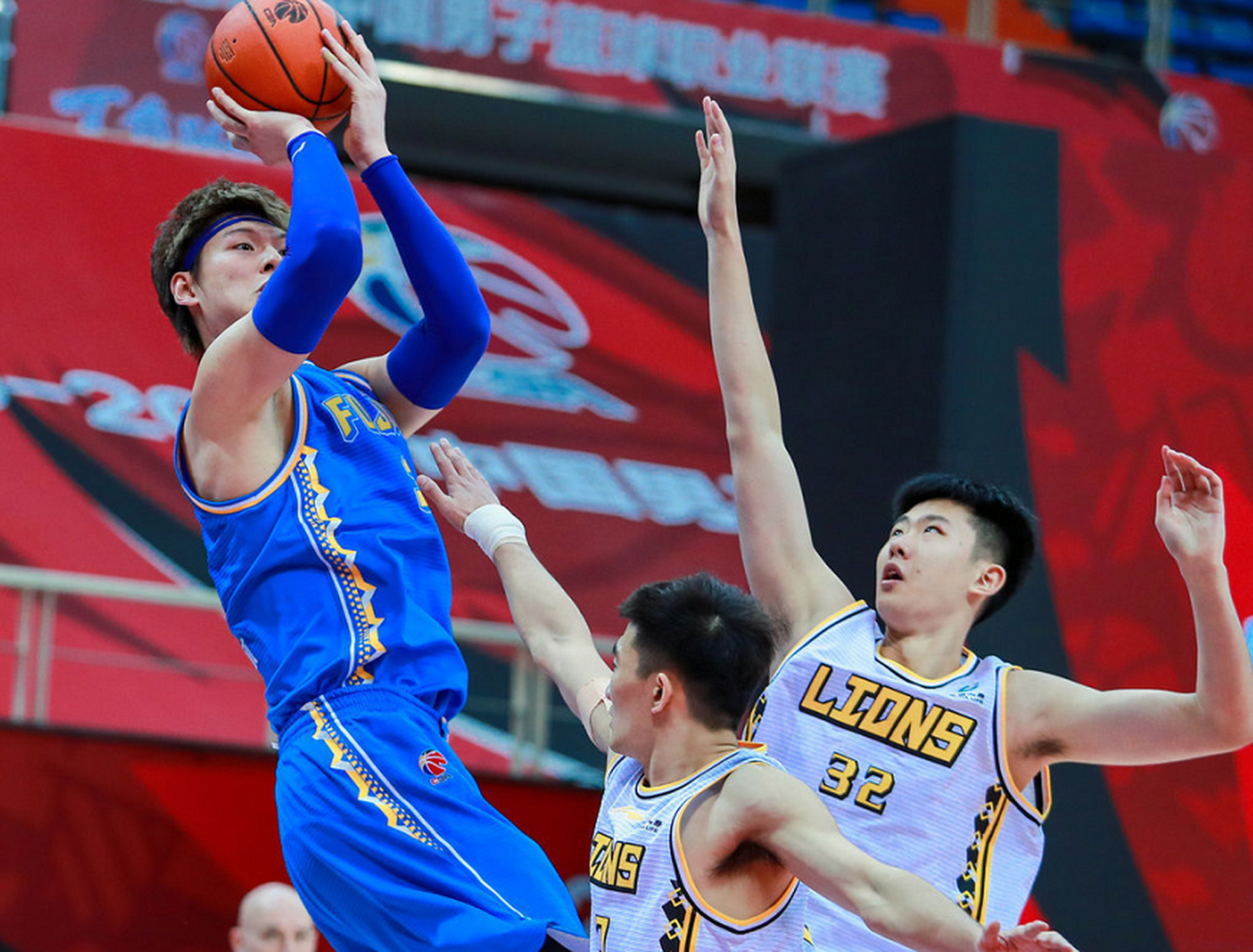 新加坡队触底反弹,全力拼搏的简单介绍 新加坡队触底反弹,全力拼搏的简单介绍