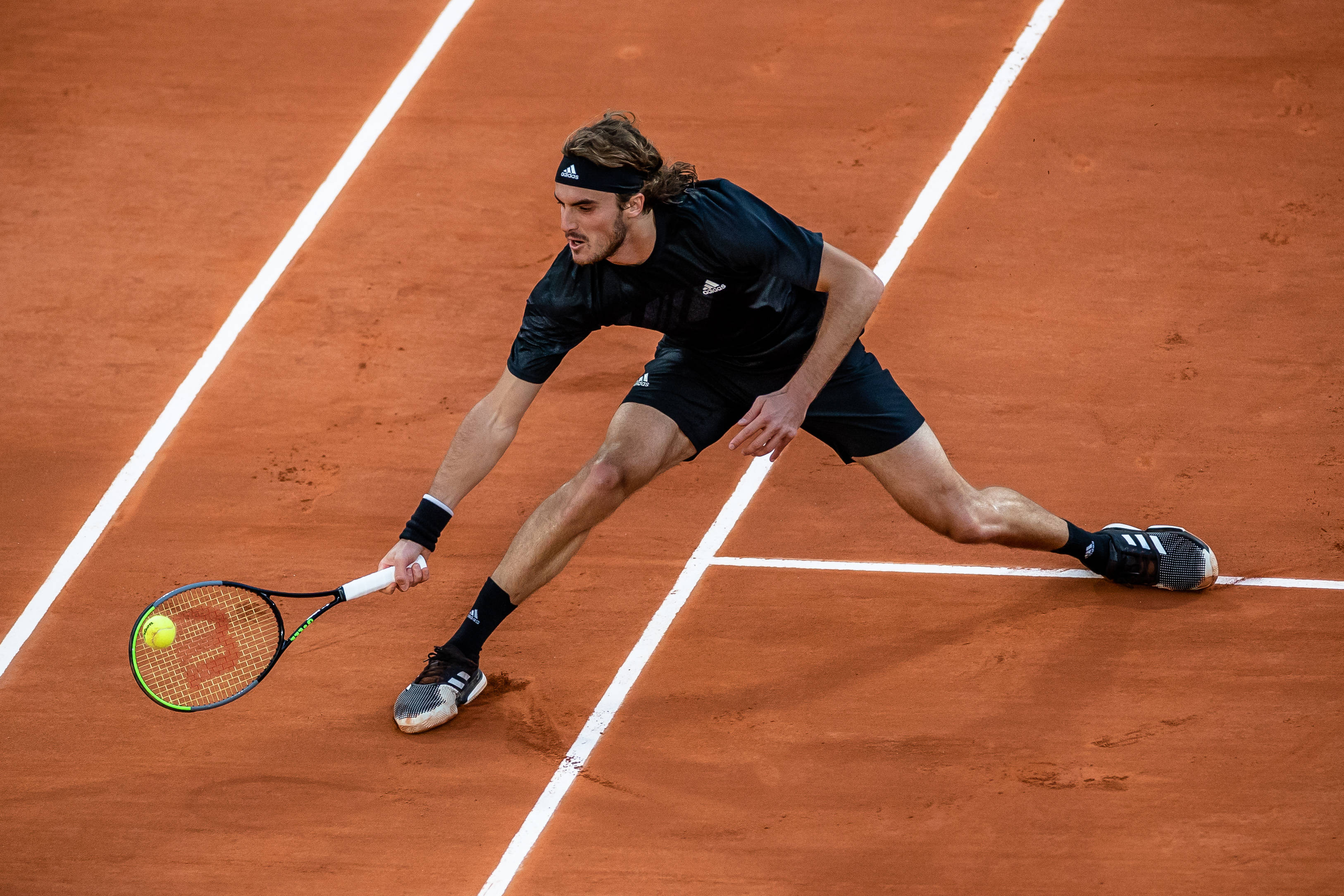 欧洲网球队完胜法国网球队，西西帕斯高光表现