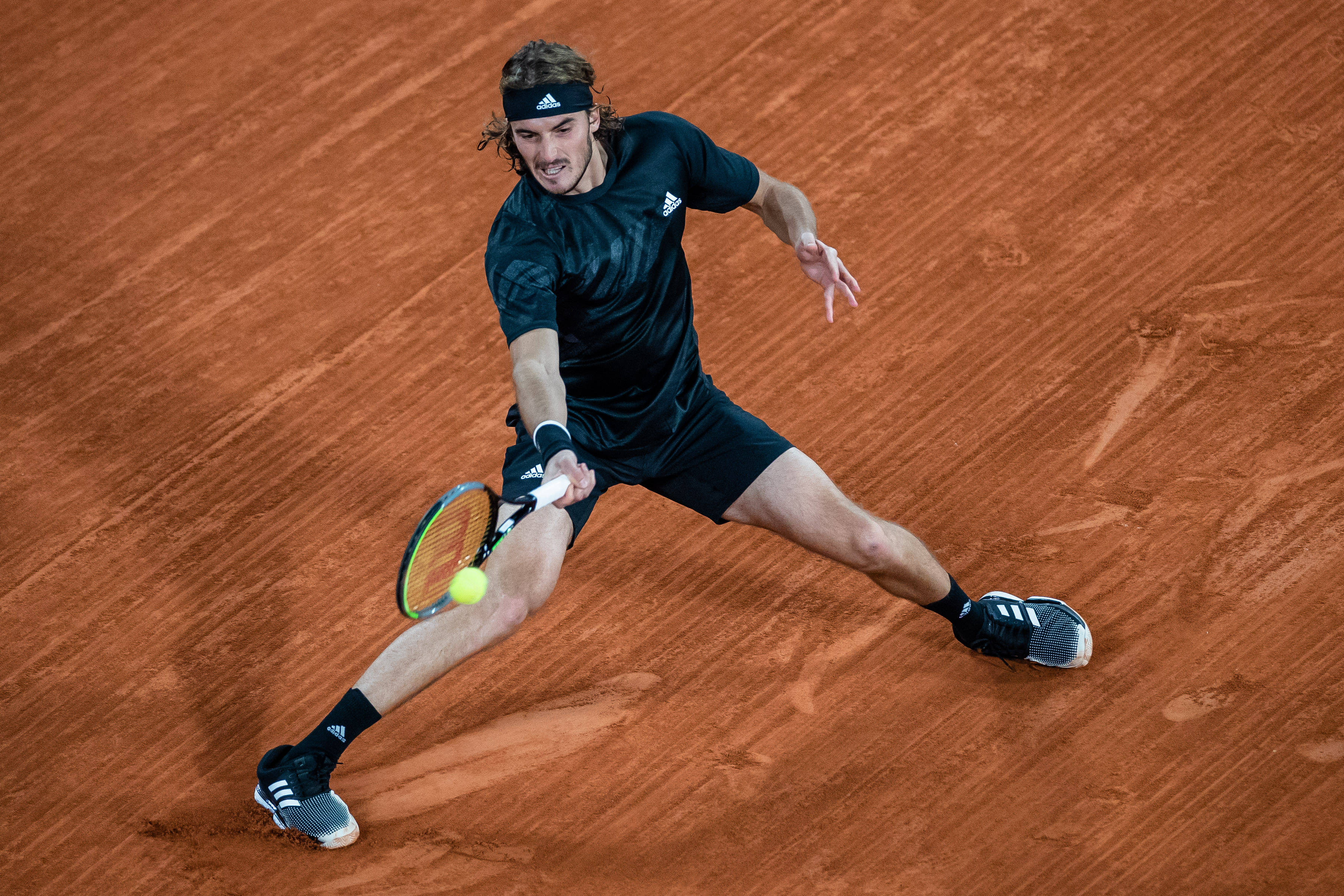 欧洲网球队完胜法国网球队，西西帕斯高光表现