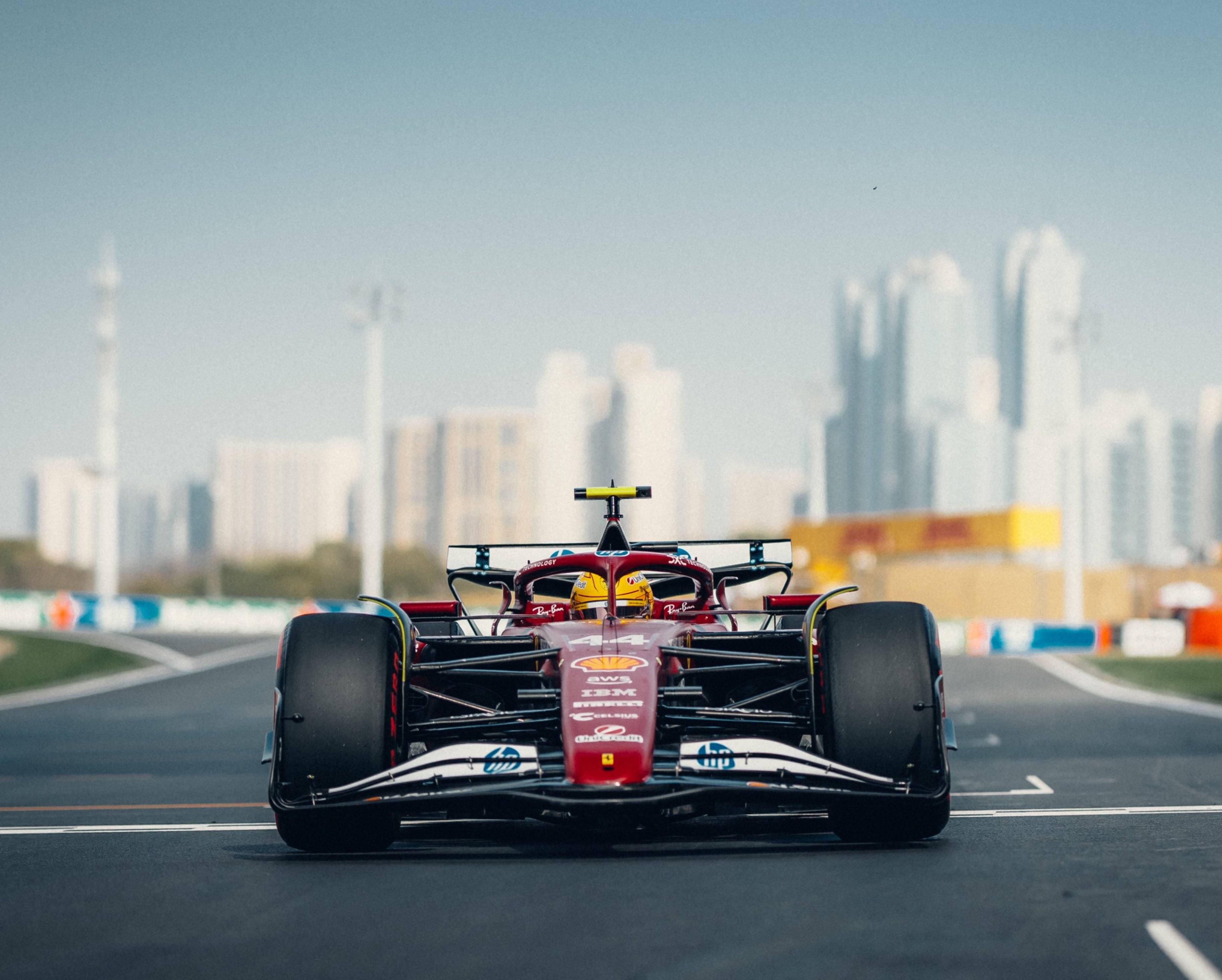 哈斯车队鏖战迈凯伦，皮亚斯特里惊艳四座的简单介绍