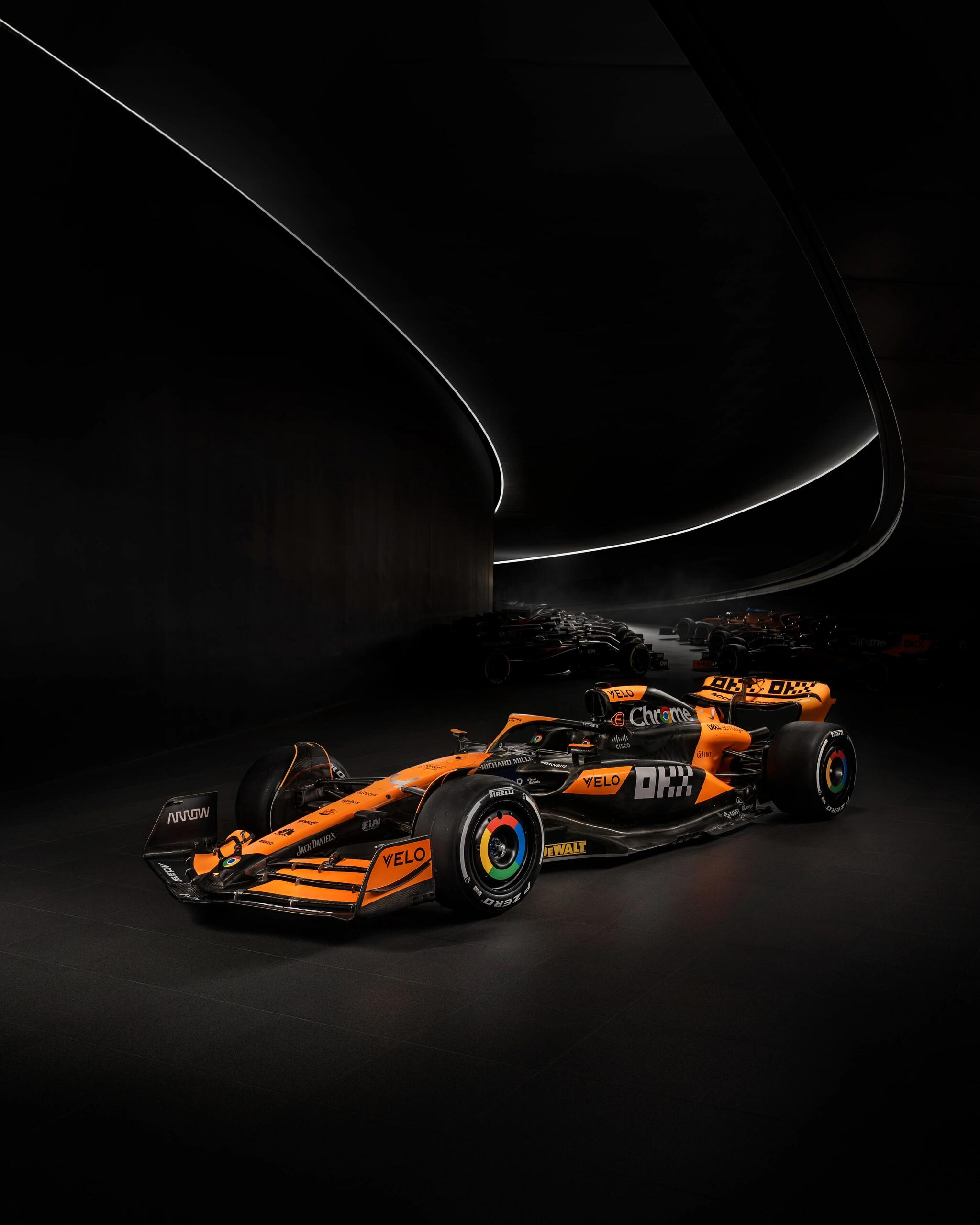 哈斯车队鏖战迈凯伦，皮亚斯特里惊艳四座的简单介绍