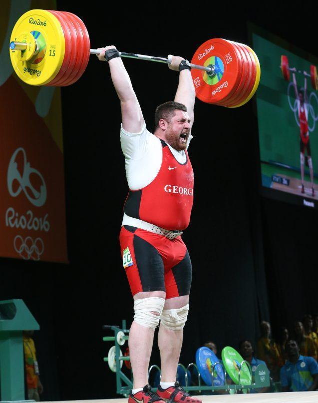 俄罗斯举重选手刷新世界纪录，夺得金牌