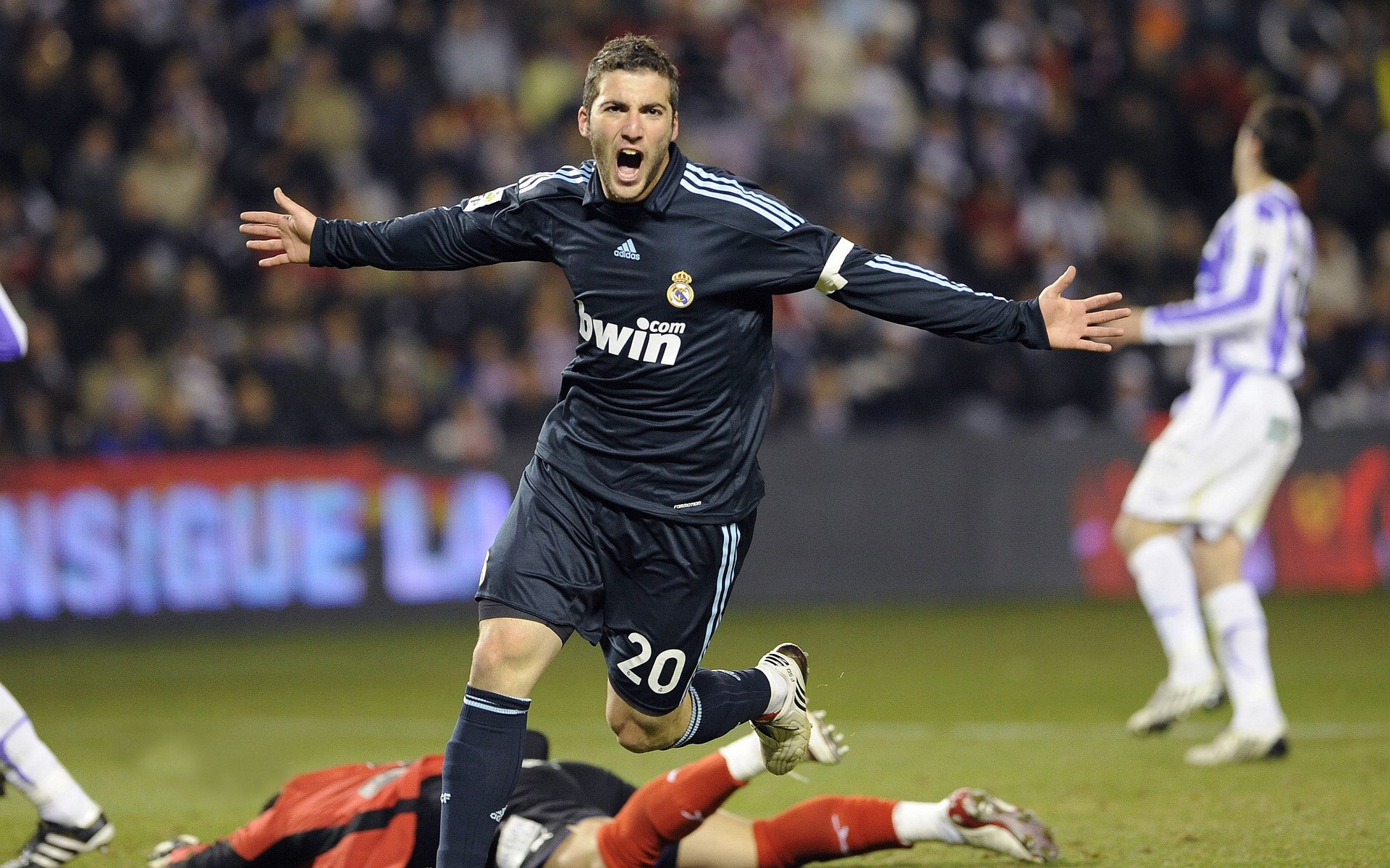 托尼一锤定音!英格兰力克马德里竞技,关键进球定乾坤